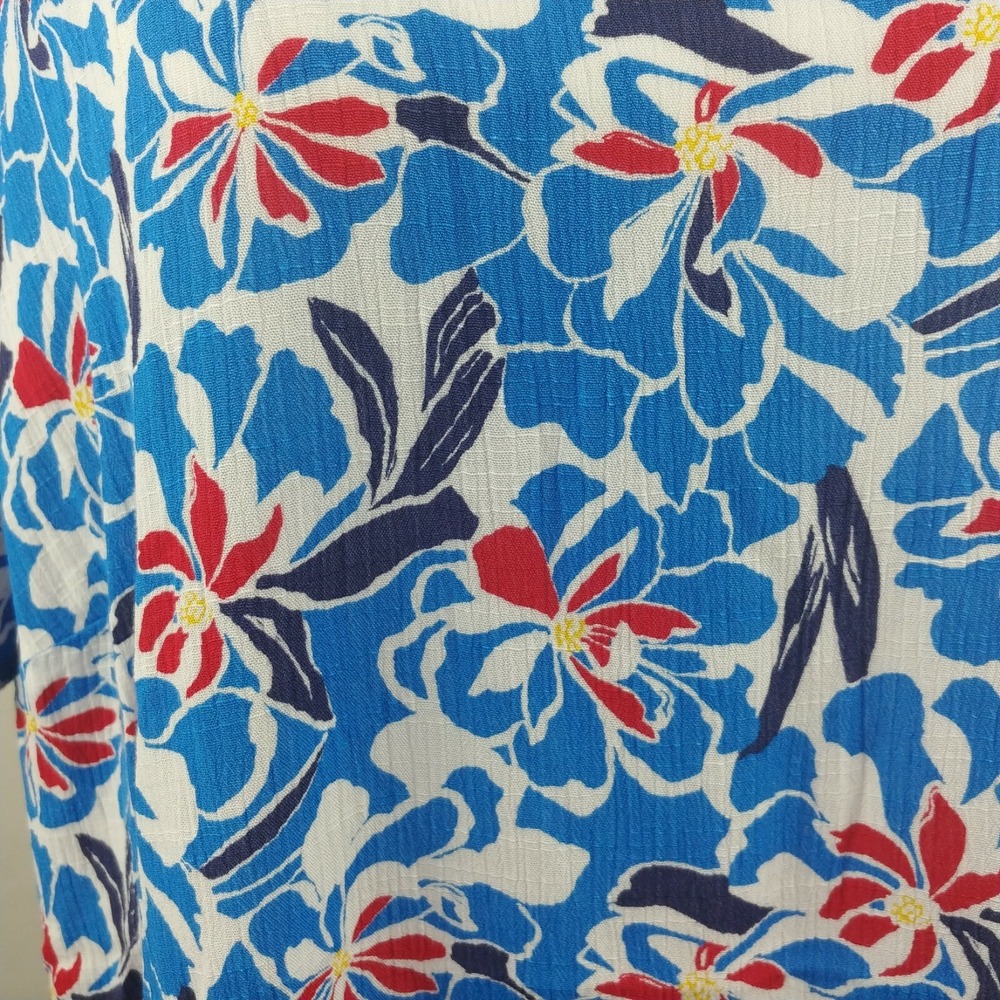 New Women's Plus Lane Bryant Blue Floral Top Size 22/24 - Picture 2 of 4